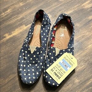 NWT TOMS Navy Polka Dot Slip-On Shoes